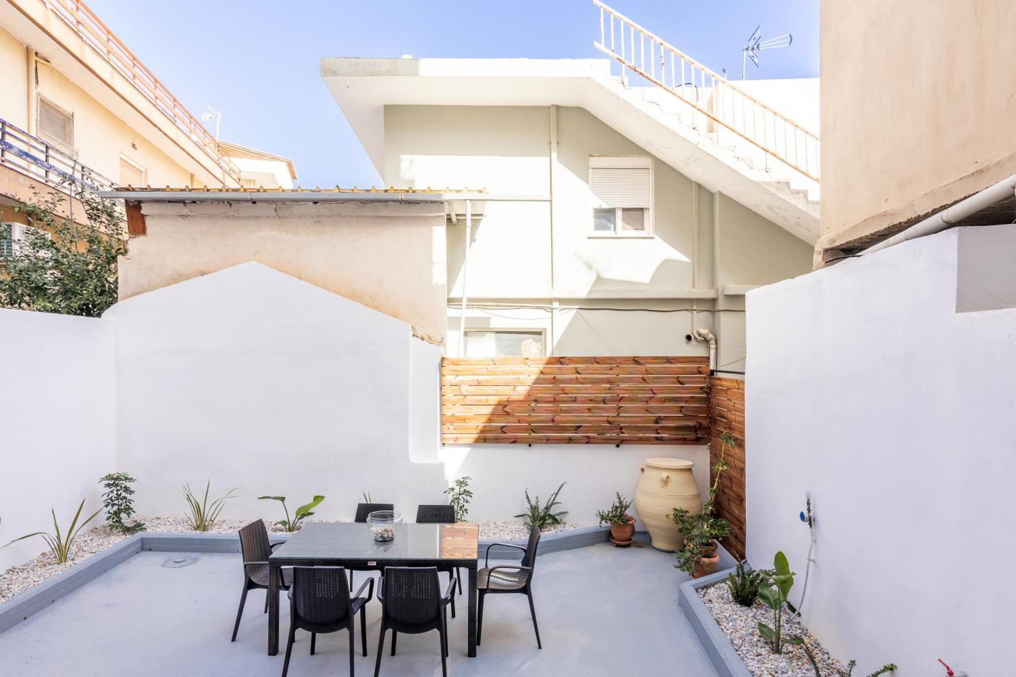 Garden Luxury Apartment Ираклио Екстериор снимка